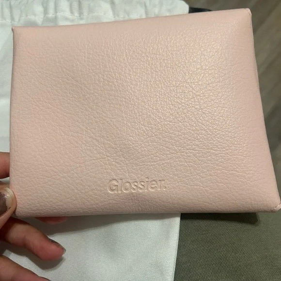 Glossier envelope pouch - Picture 4 of 7